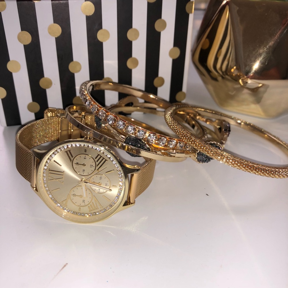 Set of watch/bangles.